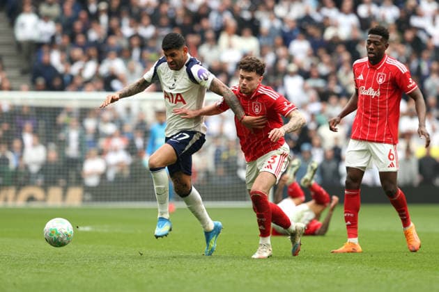 Tottenham Hotspur v Nottingham Forest 22 March 2026 London - Premier League football - Tottenham Hotspur v Nottingham Forest - Cristian Romero of Tottenham Hotspur and Neco Williams of Nottingham Forest - (Photo by Mark Leech). London UK Copyright: xMarkxLeechxOffside