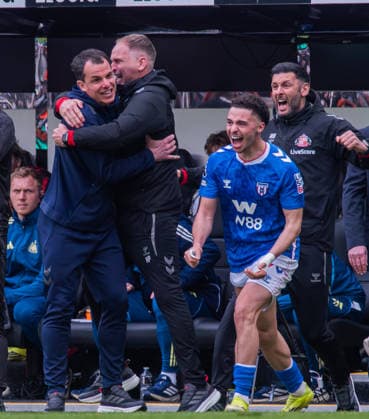 Newcastle v Sunderland, Premier League, Football, St James Park, Newcastle UK - 22 Mar 2026 Regis Le Bris manager of Sunderland Association Football Club celebrates winning with team Newcastle St James Park Newcastle UK, UK NEWSPAPERS OUT Copyright: xAdamxCookx