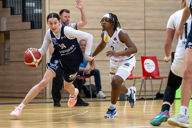 Toyota DBBL 2025 2026 - Syntainics MBC vs.TK Hannover Luchse Halle Saale, Deutschland 22.Maerz 2026: Im Bild:v. li. im Zweikampf Katelyn Shumate (Halle) und Lashae Dwyer (Hannover) Halle Saale swh.Arena Sachsen-Anhalt Deutschland