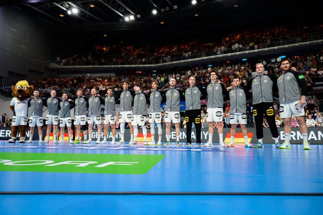 Bremen: Handball Länderspiel - Deutschland - Ägypten Nationalhymne Bremen ÖVB Arena Deutschland