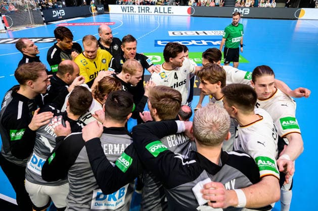 Bremen: Handball Länderspiel - Deutschland - Ägypten die Mannschaft von Deutschland, Gruppenfoto Bremen ÖVB Arena Deutschland