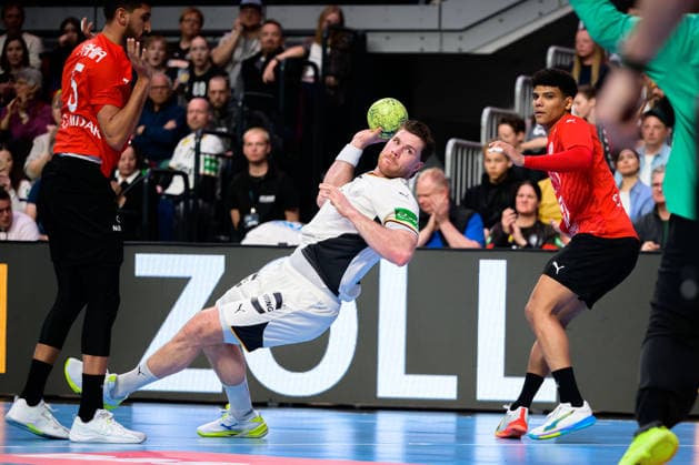 Bremen: Handball Länderspiel - Deutschland - Ägypten Johannes Golla (Deutschland) Bremen ÖVB Arena Deutschland