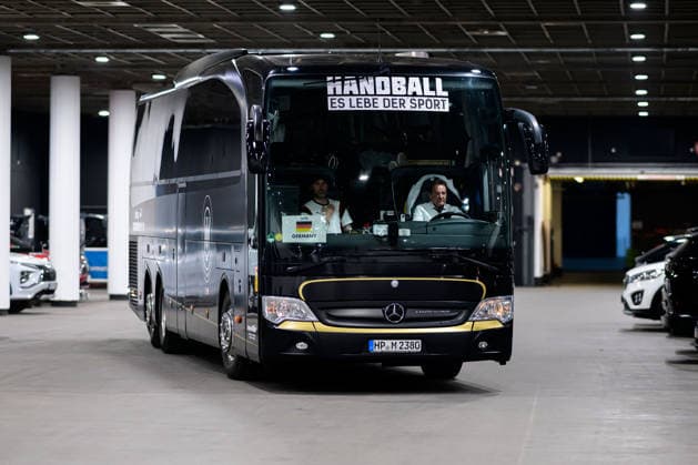 Bremen: Handball Länderspiel - Deutschland - Ägypten Teambus Bremen ÖVB Arena Deutschland