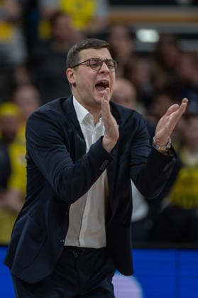GER, Basketball, easy Credit- BBL, EWE Baskets Oldenburg vs Fitness First Würzburg Baskets 22.03.2026, EWE Arena, Oldenburg, GER, easy Credit-BBL, EWE Baskets Oldenburg vs Fitness First Würzburg Baskets, im Bild Lazar SPASIC ( EWE Baskets Oldenburg Headcoach Head-Coach )