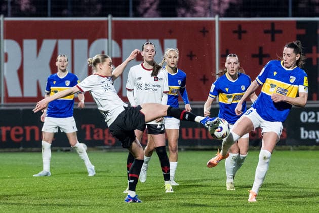 GOOGLE PIXEL Frauen-Bundesliga, Bayer 04 Leverkusen - FC Carl Zeiss Jena; 22.03.2026 Cornelia Kramer (Bayer 04 Leverkusen, 7) und Merza Julevic (FC Carl Zeiss Jena, 10) kämpfen um den Ball GOOGLE PIXEL Frauen-Bundesliga, Bayer 04 Leverkusen - FC Carl Zeiss Jena, Leverkusen, Ulrich-Haberland-Stadion am 22.03.2026 DFB REGULATIONS PROHIBIT ANY USE OF PHOTOGRAPHS AS IMAGE SEQUENCES AND OR QUASI-VIDEO. Copyright: xBEAUTIFULxSPORTS Wunderlx