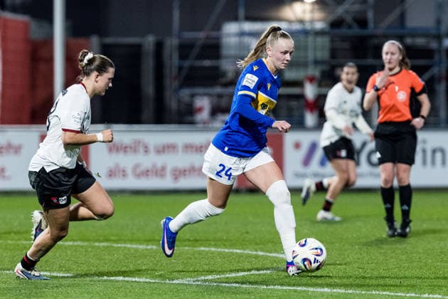 GOOGLE PIXEL Frauen-Bundesliga, Bayer 04 Leverkusen - FC Carl Zeiss Jena; 22.03.2026 Isabella Jaron (FC Carl Zeiss Jena, 24) am Ball GOOGLE PIXEL Frauen-Bundesliga, Bayer 04 Leverkusen - FC Carl Zeiss Jena, Leverkusen, Ulrich-Haberland-Stadion am 22.03.2026 DFB REGULATIONS PROHIBIT ANY USE OF PHOTOGRAPHS AS IMAGE SEQUENCES AND OR QUASI-VIDEO. Copyright: xBEAUTIFULxSPORTS Wunderlx