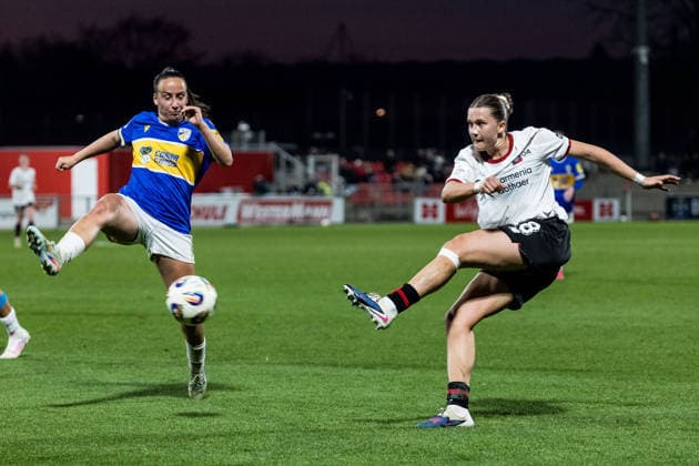 GOOGLE PIXEL Frauen-Bundesliga, Bayer 04 Leverkusen - FC Carl Zeiss Jena; 22.03.2026 Julia Mickenhagen (Bayer 04 Leverkusen, 18) schießt GOOGLE PIXEL Frauen-Bundesliga, Bayer 04 Leverkusen - FC Carl Zeiss Jena, Leverkusen, Ulrich-Haberland-Stadion am 22.03.2026 DFB REGULATIONS PROHIBIT ANY USE OF PHOTOGRAPHS AS IMAGE SEQUENCES AND OR QUASI-VIDEO. Copyright: xBEAUTIFULxSPORTS Wunderlx
