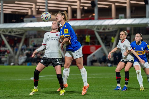 Valentina Maedl (Bayer 04 Leverkusen, 17), Steffi Schmid (FC Carl Zeiss Jena, 20) Kopfball, Zweikampf Bayer 04 Leverkusen vs. FC Carl Zeiss Jena, Fussball, Google Pixel Frauen-Bundesliga, 21.Spieltag, Saison 2025 26, 22.03.2026, Bayer 04 Leverkusen vs. FC Carl Zeiss Jena, Fussball, Google Pixel Frauen-Bundesliga, 21.Spieltag, Saison 2025 26, 22.03.2026 Leverkusen Copyright: xEibner-Pressefoto LukasxBaldygax EP_LBA