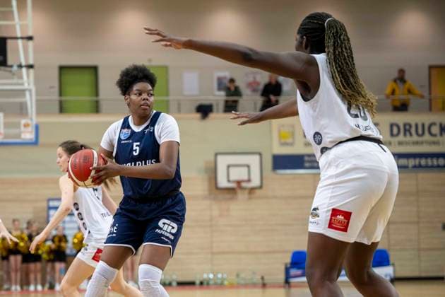 Toyota DBBL 2025 2026 - Syntainics MBC vs.TK Hannover Luchse Halle Saale, Deutschland 22.Maerz 2026: Im Bild:v.li.Khalis Cain (Halle) und Serena Manala (Hannover) Halle Saale swh.Arena Sachsen-Anhalt Deutschland