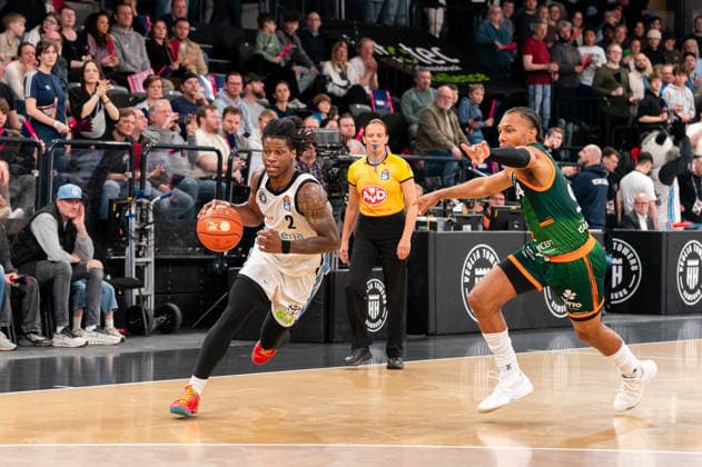 Leonard Thorpe Jr. (Veolia Towers Hamburg, 02) im Dribbling gegen George King (Gladiators Trier, 94), GER, Veolia Towers Hamburg vs VET-CONCEPT Gladiators Trier, Basketball, Bundesliga, Spieltag 15, Saison 2025 2026, 22.03.2026 GER, Veolia Towers Hamburg vs VET-CONCEPT Gladiators Trier, Basketball, Bundesliga, Spieltag 15, Saison 2025 2026, 22.03.2026 Hamburg Copyright: xEibner-Pressefoto MaxxVincenx EP_MVN