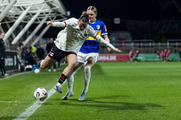 GOOGLE PIXEL Frauen-Bundesliga, Bayer 04 Leverkusen - FC Carl Zeiss Jena; 22.03.2026 Zweikampf Carlotta Wamser (Bayer 04 Leverkusen, 37), Melina Laura Reuter (FC Carl Zeiss Jena, 7) GOOGLE PIXEL Frauen-Bundesliga, Bayer 04 Leverkusen - FC Carl Zeiss Jena, Leverkusen, Ulrich-Haberland-Stadion am 22.03.2026 DFB REGULATIONS PROHIBIT ANY USE OF PHOTOGRAPHS AS IMAGE SEQUENCES AND OR QUASI-VIDEO. Copyright: xBEAUTIFULxSPORTS Wunderlx