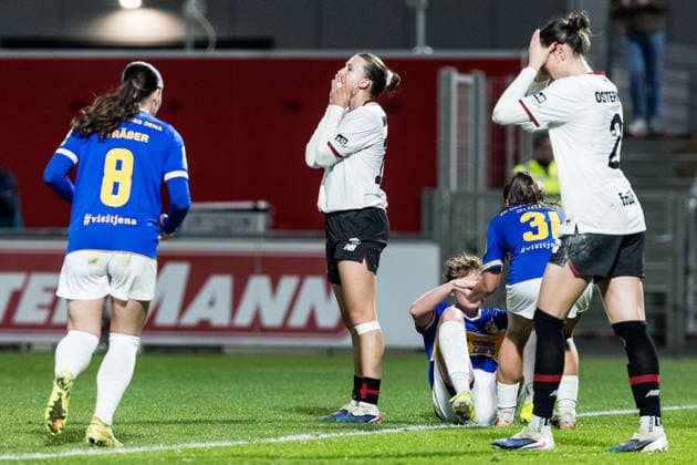 GOOGLE PIXEL Frauen-Bundesliga, Bayer 04 Leverkusen - FC Carl Zeiss Jena; 22.03.2026 Julia Mickenhagen (Bayer 04 Leverkusen, 18) schlägt nach verpasster Chance die Hände über dem Kopf zusammen GOOGLE PIXEL Frauen-Bundesliga, Bayer 04 Leverkusen - FC Carl Zeiss Jena, Leverkusen, Ulrich-Haberland-Stadion am 22.03.2026 DFB REGULATIONS PROHIBIT ANY USE OF PHOTOGRAPHS AS IMAGE SEQUENCES AND OR QUASI-VIDEO. Copyright: xBEAUTIFULxSPORTS Wunderlx