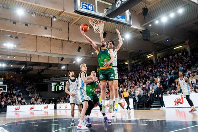 RECORD DATE NOT STATED Spielaktion mit Benedikt Turudic (44; Veolia Towers Hamburg), Devon Daniels (21; Veolia Towers Hamburg), Leonard Thorpe Jr. (2; Veolia Towers Hamburg), Maik Zirbes (33; Gladiators Trier) und Zsombor Maronka (5; Veolia Towers Hamburg) Handball Herren Daikin HBL Handball Verein Hamburg vs. VET-CONCEPT GLADIATORS TRIER Copyright: xPhilippHeistx