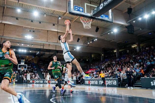 RECORD DATE NOT STATED Spielaktion mit Jordan Roland (15; Gladiators Trier) und Maik Zirbes (33; Gladiators Trier) unter dem Korb Handball Herren Daikin HBL Handball Verein Hamburg vs. VET-CONCEPT GLADIATORS TRIER Copyright: xPhilippHeistx