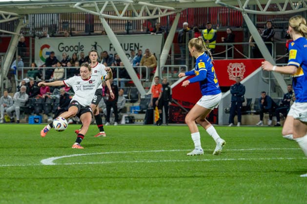 Sofia Zdebel (Bayer 04 Leverkusen, 16) schuss Bayer 04 Leverkusen vs. FC Carl Zeiss Jena, Fussball, Google Pixel Frauen-Bundesliga, 21.Spieltag, Saison 2025 26, 22.03.2026, Bayer 04 Leverkusen vs. FC Carl Zeiss Jena, Fussball, Google Pixel Frauen-Bundesliga, 21.Spieltag, Saison 2025 26, 22.03.2026 Leverkusen Copyright: xEibner-Pressefoto LukasxBaldygax EP_LBA