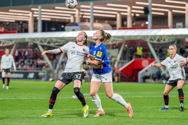Valentina Maedl (Bayer 04 Leverkusen, 17) und Steffi Schmid (FC Carl Zeiss Jena, 20) im Zweikampf Bayer 04 Leverkusen vs. FC Carl Zeiss Jena, Fussball, Google Pixel Frauen-Bundesliga, 21.Spieltag, Saison 2025 26, 22.03.2026, Bayer 04 Leverkusen vs. FC Carl Zeiss Jena, Fussball, Google Pixel Frauen-Bundesliga, 21.Spieltag, Saison 2025 26, 22.03.2026 Leverkusen Copyright: xEibner-Pressefoto LukasxBaldygax EP_LBA