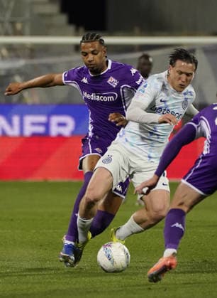 Fiorentina™s Cher Ndour fight for the ball with Inter™s Piotr Zielinski during the Serie A soccer match between Fiorentina and Inter at the Artemio Franchi stadium in Florence, center of Italy - Sunday , March 22, 2026. - Soccer  Copyright: xMarcoxBucco LaxPressex