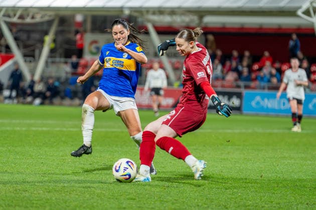 Olivia Alcaide (FC Carl Zeiss Jena, 09) laueft Rafaela Borggraefe (Bayer 04 Leverkusen, 12) an Bayer 04 Leverkusen vs. FC Carl Zeiss Jena, Fussball, Google Pixel Frauen-Bundesliga, 21.Spieltag, Saison 2025 26, 22.03.2026, Bayer 04 Leverkusen vs. FC Carl Zeiss Jena, Fussball, Google Pixel Frauen-Bundesliga, 21.Spieltag, Saison 2025 26, 22.03.2026 Leverkusen Copyright: xEibner-Pressefoto LukasxBaldygax EP_LBA