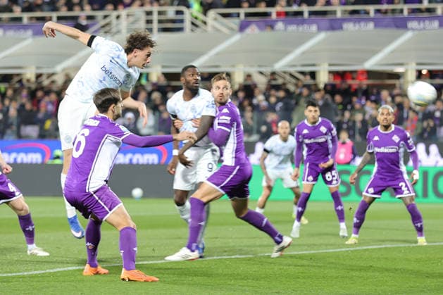 ACF Fiorentina v FC Internazionale - Campionato Serie A Pio Esposito of FC Inter tries to direct a header towards the target during the Italian Serie A football match between ACF Fiorentina and FC Internazionale ,on March 22 ,2026 at the Artemio-Franchi stadium in Florence. Firenze FI Italy  Copyright: xAndreaxMartinix originalFilename:martini-acffiore260322_np8Fo.jpg