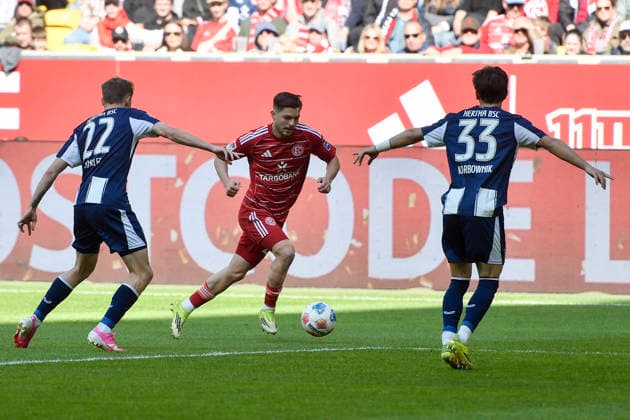 v. li. im Kampf um den Ball Marten Winkler (BSC 22) Florent Muslija (Duesseldorf 24) Michal Karbownik (BSC 33) 22.03.2026 ¢ Fussball ¢ Fortuna Duesseldorf vs Hertha BSC, Merkur Spiel-Arena, Duesseldorf, DFB DFL REGULATIONS PROHIBIT ANY USE OF PHOTOGRAPHS AS IMAGE SEQUENCES AND OR QUASI-VIDE