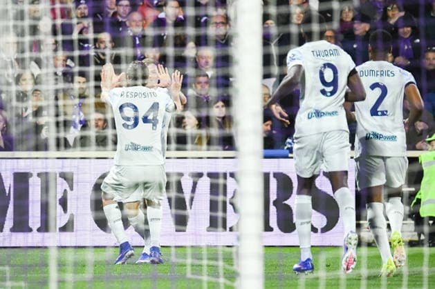 Francesco Pio Esposito (Inter) celebrates with teammates after scoring the 1-0 goal during ACF Fiorentina vs Inter - FC Internazionale, Italian soccer Serie A match in Florence, Italy, March 22 2026  Copyright: xFabioxFagiolini IPAxSportx xipa-agency.netx xx IPA_73310458 IPA_Agency_IPA73310458