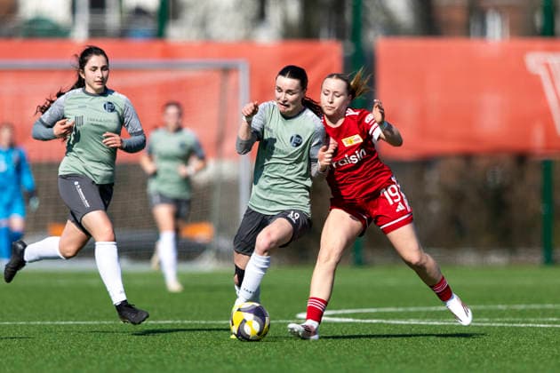 Regionalliga-Nordost Frauen: 1. FC Union Berlin II vs. 1. FFV Erfurt; Berlin; 22.03.2026 Lea Schrenk ( 19; 1. FFV Erfurt) gegen Vivien Angelina Stibal ( 19; 1. FC Union Berlin II) Regionalliga-Nordost Frauen: 1. FC Union Berlin II vs. 1. FFV Erfurt; Trainingszentrum Oberspree KR1; 22.03.2026 Copyright: xBEAUTIFULxSPORTS Duehringx