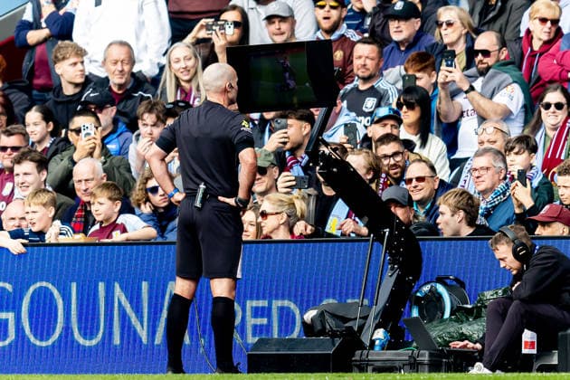 Aston Villa v West Ham United, Premier League Referee Paul Tierney checks VAR screen for penalty during the Premier League match between Aston Villa and West Ham United at Villa Park, Birmingham, UK on 22 March 2026. Birmingham Villa Park West Midlands UK Editorial use only DataCo restrictions apply See www.football-dataco.com , Copyright: xManjitxNarotrax PSI-23950-0107