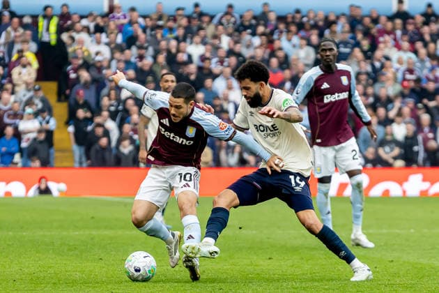 Aston Villa v West Ham United, Premier League Aston Villa midfielder Emi Buendia (10) battles for possession with West Ham United forward Pablo (19) during the Premier League match between Aston Villa and West Ham United at Villa Park, Birmingham, UK on 22 March 2026. Birmingham Villa Park West Midlands UK Editorial use only DataCo restrictions apply See www.football-dataco.com , Copyright: xManjitxNarotrax PSI-23950-0164