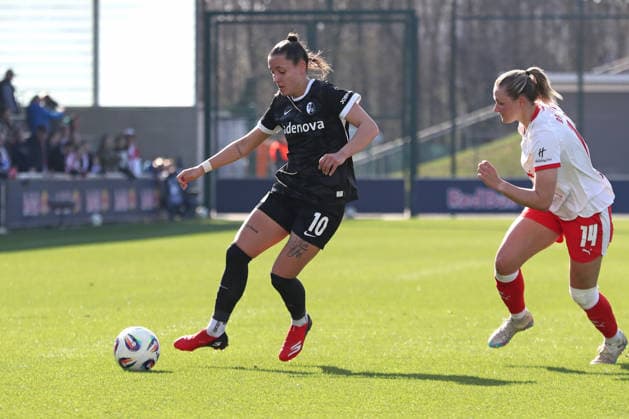 Google Pixel Frauen-Bundesliga, RB Leipzig - SC Freiburg; 22.03.2026 Selina Vobian (10, SC Freiburg). Fußball, Google Pixel Frauen-Bundesliga, Saison 2025 2026, 21. Spieltag: RB Leipzig vs. SC Freiburg am 22.03.2026, Trainingszentrum Cottaweg, Leipzig. DFB REGULATIONS PROHIBIT ANY USE OF PHOTOGRAPHS AS IMAGE SEQUENCES AND OR QUASI-VIDEO. Copyright: xBEAUTIFULxSPORTS JanxKaeferx