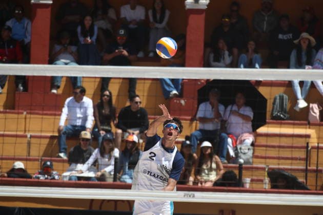 March 22, 2026, Tlaxcala, Ciudad de Mexico, Mexico: Tomas Capogrosso of Argentina serves against United States during the Semifinals match of the 2026 Men s Volleyball World Beach Pro Tour between Argentina and United States. on March 22, 2026 in Tlaxcala, Mexico. MenÃ¢â‚¬â ¢S 2026 Volleyball World Beach Pro Tour- Semifinals  - ZUMAe321 20260322_zsa_e321_002 Copyright: xEssenexHernandezx