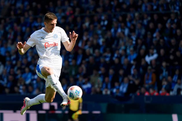 Jonas Meffert (Holstein Kiel) kontrolliert den Ball waehrend des spiels der 2. Bundesliga zwischen VfL Bochum und Holstein Kiel, Vonovia Ruhrstadion am 22. March 2026 in Bochum, Deutschland. (Foto von Max Maiwald DeFodi Images) +++ Jonas Meffert (Holstein Kiel) controls the ball during the 2. Bundesliga match between VfL Bochum and Holstein Kiel at Vonovia Ruhrstadion on March 22, 2026 in Bochum, Germany. (Photo by Max Maiwald DeFodi Images) (Photo by Max Maiwald DeFodi Images) -