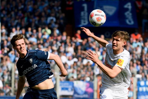 Oliver Olsen (VfL Bochum) und Frederik Roslyng (Holstein Kiel) im Kampf um den Ball waehrend des spiels der 2. Bundesliga zwischen VfL Bochum und Holstein Kiel, Vonovia Ruhrstadion am 22. March 2026 in Bochum, Deutschland. (Foto von Max Maiwald DeFodi Images) +++ Oliver Olsen (VfL Bochum) und Frederik Roslyng (Holstein Kiel) battle for the ball during the 2. Bundesliga match between VfL Bochum and Holstein Kiel at Vonovia Ruhrstadion on March 22, 2026 in Bochum, Germany. (Photo by Max Maiwald DeFodi Images) (Photo by Max Maiwald DeFodi Images) -