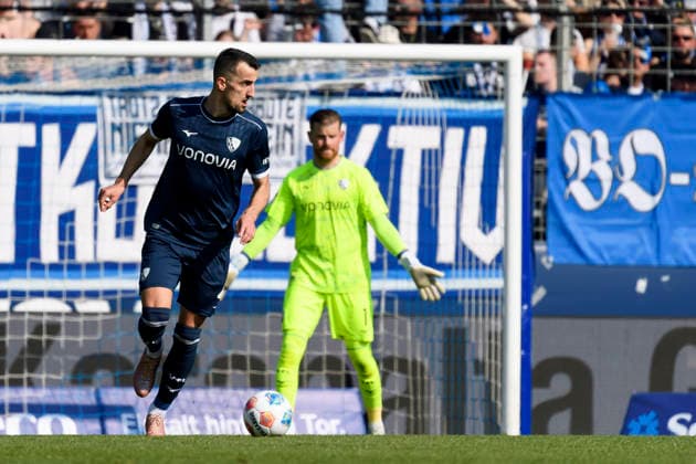 Erhan Masovic (VfL Bochum) kontrolliert den Ball waehrend des spiels der 2. Bundesliga zwischen VfL Bochum und Holstein Kiel, Vonovia Ruhrstadion am 22. March 2026 in Bochum, Deutschland. (Foto von Max Maiwald DeFodi Images) +++ Erhan Masovic (VfL Bochum) controls the ball during the 2. Bundesliga match between VfL Bochum and Holstein Kiel at Vonovia Ruhrstadion on March 22, 2026 in Bochum, Germany. (Photo by Max Maiwald DeFodi Images) (Photo by Max Maiwald DeFodi Images) -