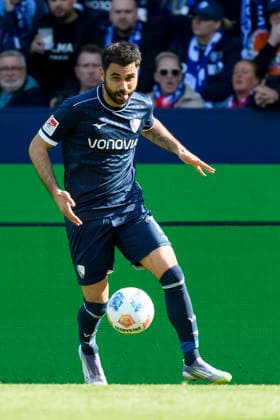 Gerrit Holtmann (VfL Bochum) kontrolliert den Ball waehrend des spiels der 2. Bundesliga zwischen VfL Bochum und Holstein Kiel, Vonovia Ruhrstadion am 22. March 2026 in Bochum, Deutschland. (Foto von Max Maiwald DeFodi Images) +++ Gerrit Holtmann (VfL Bochum) controls the ball during the 2. Bundesliga match between VfL Bochum and Holstein Kiel at Vonovia Ruhrstadion on March 22, 2026 in Bochum, Germany. (Photo by Max Maiwald DeFodi Images) (Photo by Max Maiwald DeFodi Images) -