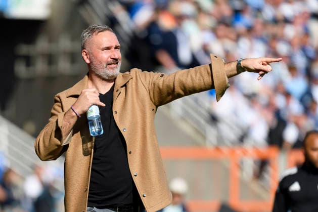Trainer Tim Walter (Holstein Kiel) gestikuliert waehrend des spiels der 2. Bundesliga zwischen VfL Bochum und Holstein Kiel, Vonovia Ruhrstadion am 22. March 2026 in Bochum, Deutschland. (Foto von Max Maiwald DeFodi Images) +++ Trainer Tim Walter (Holstein Kiel) gestures during the 2. Bundesliga match between VfL Bochum and Holstein Kiel at Vonovia Ruhrstadion on March 22, 2026 in Bochum, Germany. (Photo by Max Maiwald DeFodi Images) (Photo by Max Maiwald DeFodi Images) -