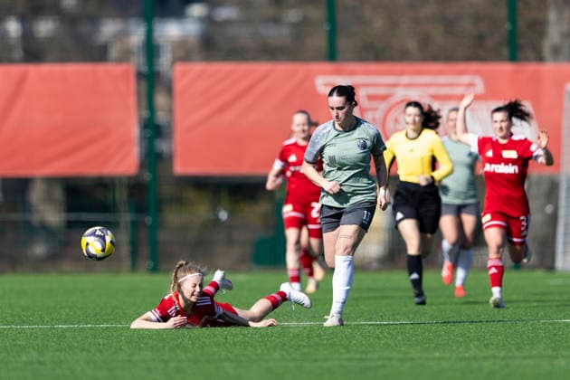 Regionalliga-Nordost Frauen: 1. FC Union Berlin II vs. 1. FFV Erfurt; Berlin; 22.03.2026 Leona Seifert ( 6; 1. FC Union Berlin II) gegen Emily Nüßner ( 13; 1. FFV Erfurt) Regionalliga-Nordost Frauen: 1. FC Union Berlin II vs. 1. FFV Erfurt; Trainingszentrum Oberspree KR1; 22.03.2026 Copyright: xBEAUTIFULxSPORTS Duehringx