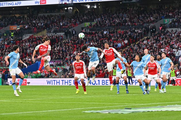 Arsenal v Manchester City, EFL Cup, Cup Final Riccardo Calafiori (33) of Arsenal heads a shot at goal during the EFL Cup match between Arsenal and Manchester City at Wembley Stadium, London, UK on 22 March 2026. London Wembley Stadium Greater London UK Editorial use only DataCo restrictions apply See www.football-dataco.com , Copyright: xGrahamxHuntx PSI-23937-0315