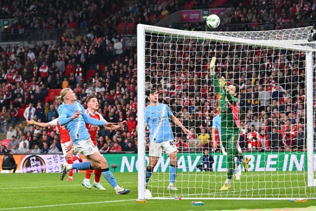 Arsenal v Manchester City, EFL Cup, Cup Final A headed shot at goal by Gabriel Jesus (9) of Arsenal hits the top of the bar with James Trafford (1) of Manchester City beaten during the EFL Cup match between Arsenal and Manchester City at Wembley Stadium, London, UK on 22 March 2026. London Wembley Stadium Greater London UK Editorial use only DataCo restrictions apply See www.football-dataco.com , Copyright: xGrahamxHuntx PSI-23937-0319