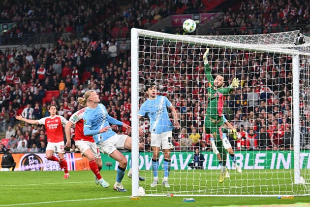Arsenal v Manchester City, EFL Cup, Cup Final A headed shot at goal by Gabriel Jesus (9) of Arsenal hits the top of the bar with James Trafford (1) of Manchester City beaten during the EFL Cup match between Arsenal and Manchester City at Wembley Stadium, London, UK on 22 March 2026. London Wembley Stadium Greater London UK Editorial use only DataCo restrictions apply See www.football-dataco.com , Copyright: xGrahamxHuntx PSI-23937-0320