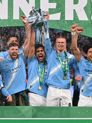 Arsenal v Manchester City, EFL Cup, Cup Final Rodri (16) of Manchester City and Erling Haaland (9) of Manchester City lift the Carabao Cup trophy during the post match celebrations after the EFL Cup match between Arsenal and Manchester City at Wembley Stadium, London, UK on 22 March 2026. London Wembley Stadium Greater London UK Editorial use only DataCo restrictions apply See www.football-dataco.com , Copyright: xGrahamxHuntx PSI-23937-0332