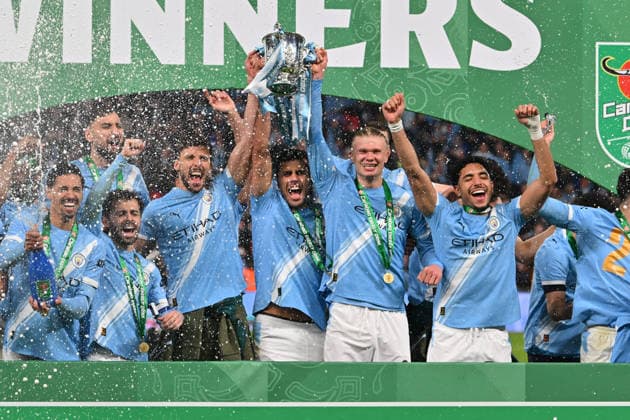 Arsenal v Manchester City, EFL Cup, Cup Final Rodri (16) of Manchester City and Erling Haaland (9) of Manchester City lift the Carabao Cup trophy during the post match celebrations after the EFL Cup match between Arsenal and Manchester City at Wembley Stadium, London, UK on 22 March 2026. London Wembley Stadium Greater London UK Editorial use only DataCo restrictions apply See www.football-dataco.com , Copyright: xGrahamxHuntx PSI-23937-0335