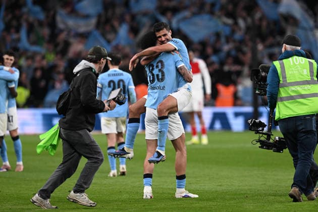 Arsenal v Manchester City, EFL Cup, Cup Final Rodri (16) of Manchester City celebrates winning he Carabao Cup with Nico O™Reilly (33) of Manchester City at full time during the EFL Cup match between Arsenal and Manchester City at Wembley Stadium, London, UK on 22 March 2026. London Wembley Stadium Greater London UK Editorial use only DataCo restrictions apply See www.football-dataco.com , Copyright: xGrahamxHuntx PSI-23937-0351