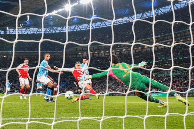 Arsenal v Manchester City, EFL Cup, Cup Final Leandro Trossard (19) of Arsenal shoots at goal beating James Trafford (1) of Manchester City but hits the post during the EFL Cup match between Arsenal and Manchester City at Wembley Stadium, London, UK on 22 March 2026. London Wembley Stadium Greater London UK Editorial use only DataCo restrictions apply See www.football-dataco.com , Copyright: xGrahamxHuntx PSI-23937-0360
