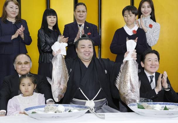 Spring Grand Sumo Tournament Sekiwake Kirishima celebrates after winning the 15-day Spring Grand Sumo Tournament at Edion Arena Osaka in Osaka on March 22, 2026.  A14AA0005410229P