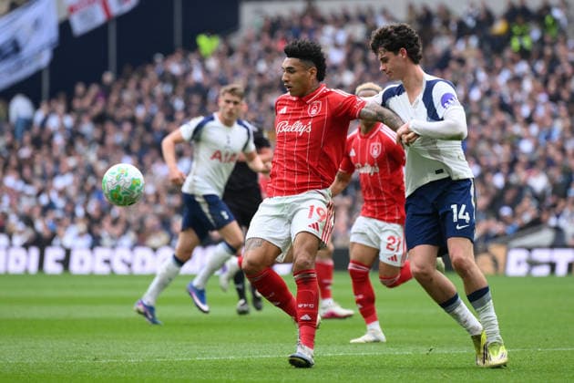 Tottenham Hotspur v Nottingham Forest - Premier League Igor Jesus of Nottingham Forest is under pressure from Archie Gray of Tottenham Hotspur during the Premier League match between Tottenham Hotspur and Nottingham Forest at the Tottenham Hotspur Stadium in London on March 22, 2026. London Greater London United Kingdom  Copyright: xMIxNewsx originalFilename:fletcher-tottenha260322_npopl.jpg