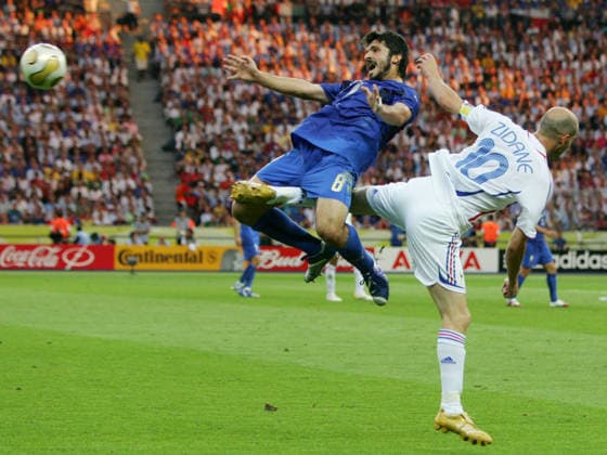 Gennaro Gattuso (ITA) - Zinedine Zidane (FRA). Finalove utkani fotbaloveho mistrovstvi sveta 2006 v Nemecku. Italie - Francie, 9. cervence 2006, Olympiastadion, Berlin, Nemecko (CTKxPhoto PavelxLebeda) CTKPhotoF202603230026301  CTKPhotoF202603230026301