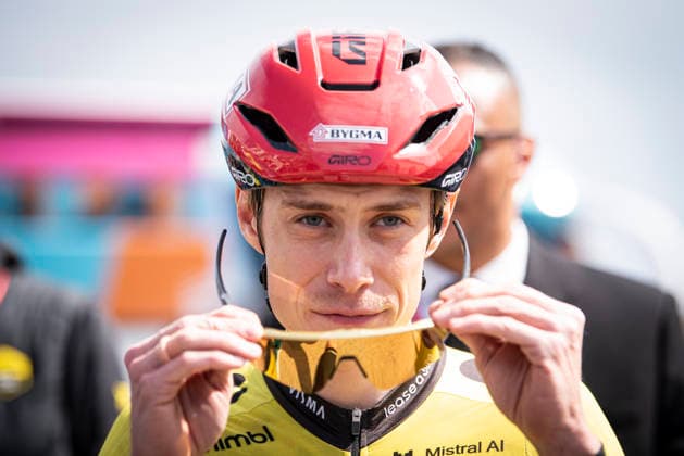 Sport Bilder des Tages March 23, 2026, Sant Feliu De Guixols, Girona, Spain: Sant Feliu De Guixols. Danish ridere Jonas Vingegaard at the Team presentation of the Volta Catalunya 2026 cycling race Sant Feliu De Guixols Spain - ZUMAm214 20260323_zip_m214_002 Copyright: xMatteoxSeccix