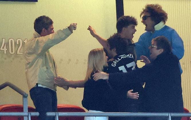 LONDON, ENGLAND, MARCH 22: Noel Gallagher & Liam Gallagher of Oasis celebrates the Manchester City 2-0 victory against Arsenal with there families together after the match between Arsenal FC and Manchester City FC in the Carabao Cup Final at Wembley Stadium in London, England, on March 22. (Photo by Daniel Weir) Copyright: xDanielxWeir SportsxPressxPhotox Sportspressphoto_SPR117579