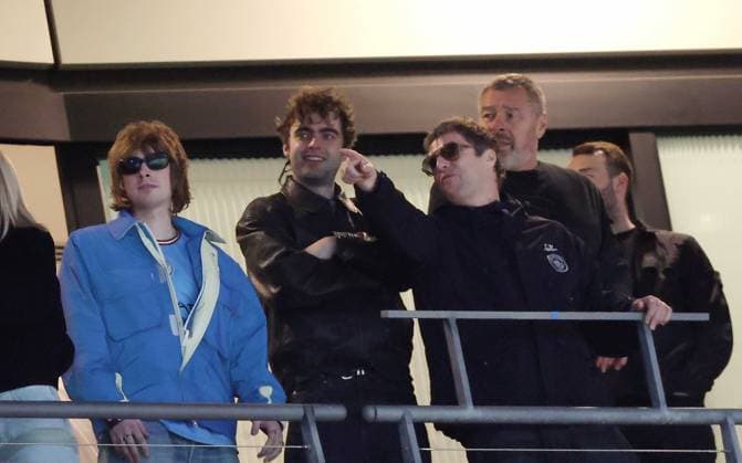LONDON, ENGLAND, MARCH 22: Liam Gallagher of Oasis celebrates Manchester City 2-0 victory against Arsenal with there families together after the match between Arsenal FC and Manchester City FC in the Carabao Cup Final at Wembley Stadium in London, England, on March 22. (Photo by Daniel Weir) Copyright: xDanielxWeir SportsxPressxPhotox Sportspressphoto_SPR117647