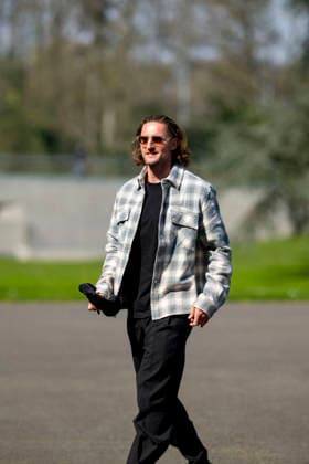 Adrien Rabiot - Les joueurs de l équipe de France de football arrivent au Centre national de football de Clairefontaine-en-Yveline, France, le 23 mars 2026. Les vice-champions du monde se rendront cette semaine aux Etats-Unis, dans la banlieue de Boston, pour y disputer deux matchs amicaux en préparation de la Coupe du monde 2026. D’abord contre le Brésil jeudi (21h) puis la Colombie dimanche (21h). Pierre Perusseau Bestimage French soccer team during the Arrival of French team at INF Clairefontaine on March 23, 2026 in Clairefontaine, France. Clairefontaine-en-Yveline France  Copyright: xPierrexPerusseaux xBestimagexPierrexPerusseaux xBestimagex